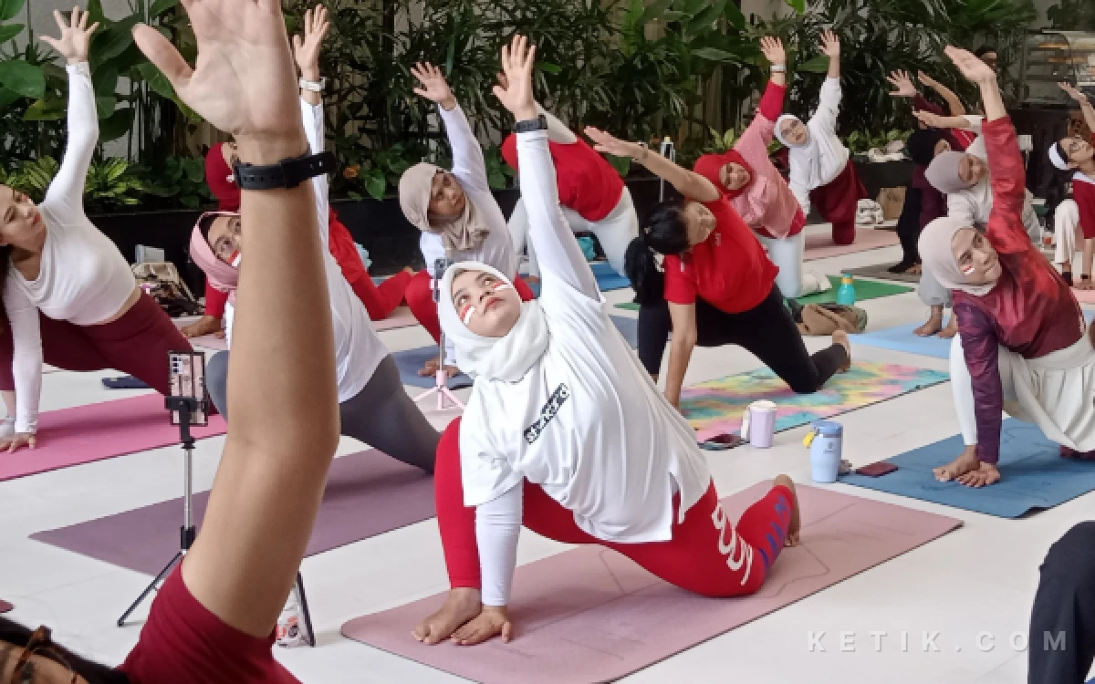Thumbnail Berita - Peduli Gaya Hidup Sehat, Savana Hotel & Convention Malang Gelar Kelas Yoga Her Inner Glow