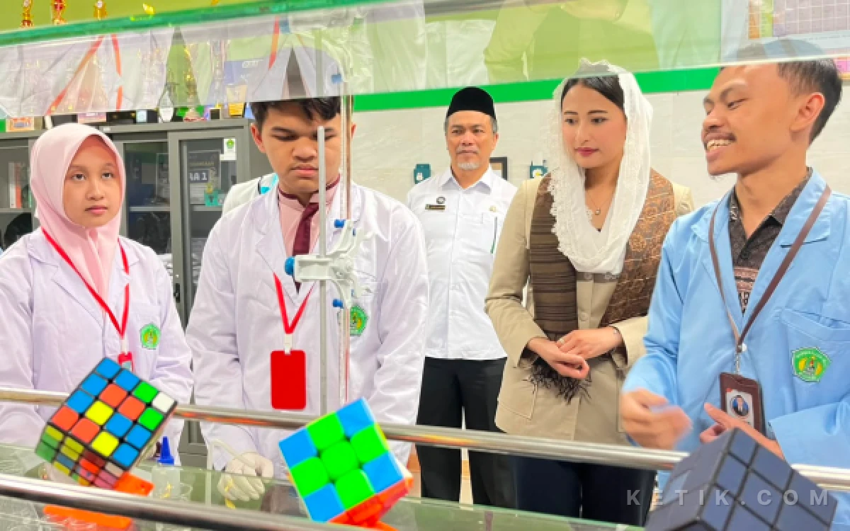 Thumbnail Berita - Wamendag Tinjau MAN 2 Kota Malang, Dorong Campuspreneur di Sekolah Garuda
