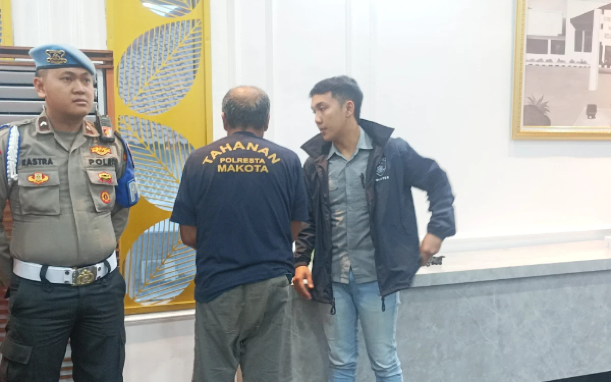 Thumbnail Berita - Putung Rokok yang Dibuangnya Sebabkan Kebakaran TPA Supit Urang Kota Malang, Tersangka Lansia Terancam 9 Tahun Penjara