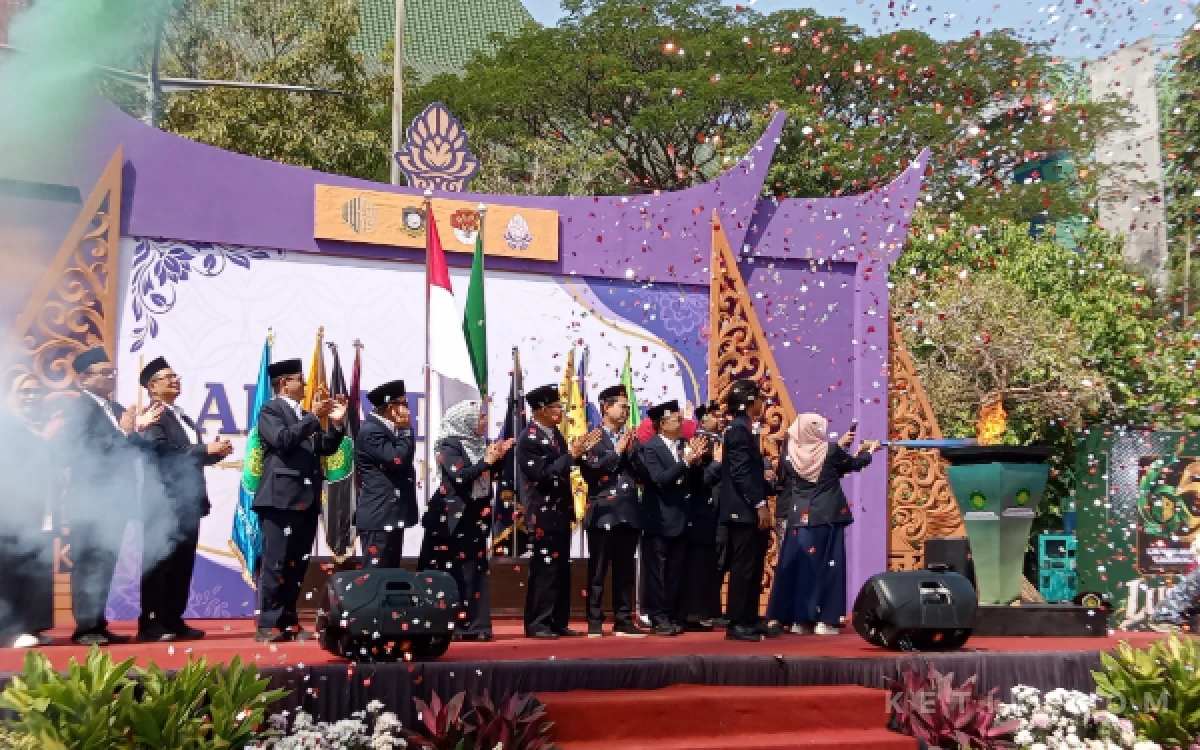 Thumbnail Berita - UIN Malang Gelar Opening PBAK, Bunda Rektor Tegaskan Karakter Ulul Albab yang Kritis