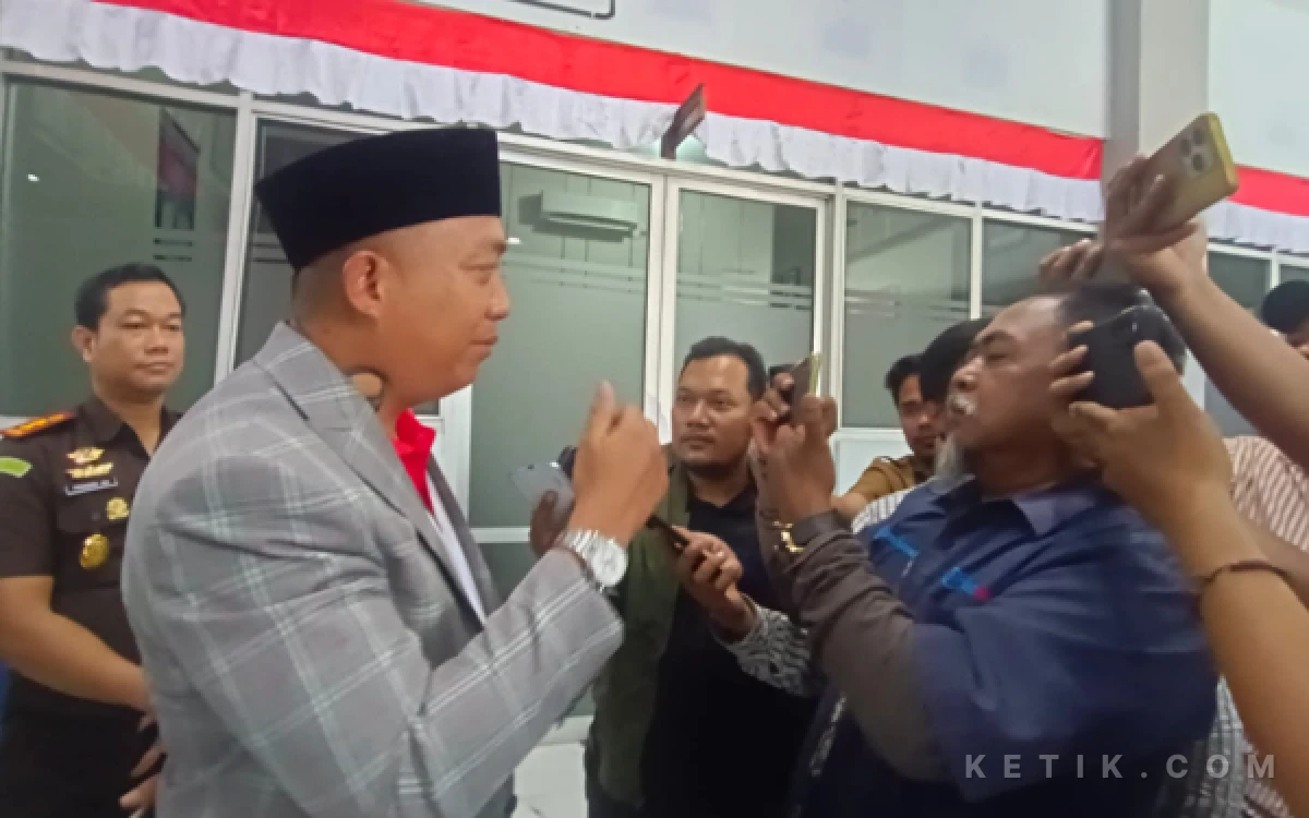 Thumbnail Berita - Rapat Paripurna DPRD, Bupati Sampaikan APBD Situbondo 2027 Diproyeksikan Rp1,356 Triliun