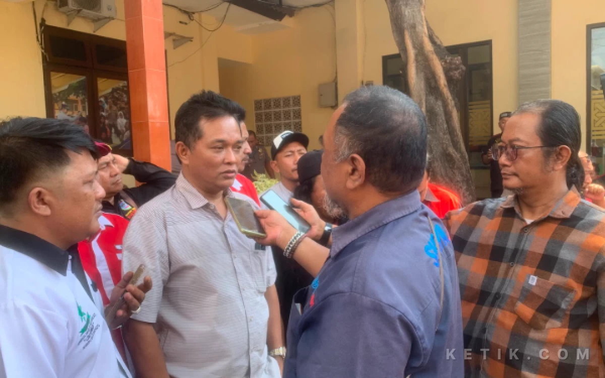 Thumbnail Berita - LSM SKP Resmi Adukan Akun TikTok PDIP Perjuangan ke Polres Situbondo