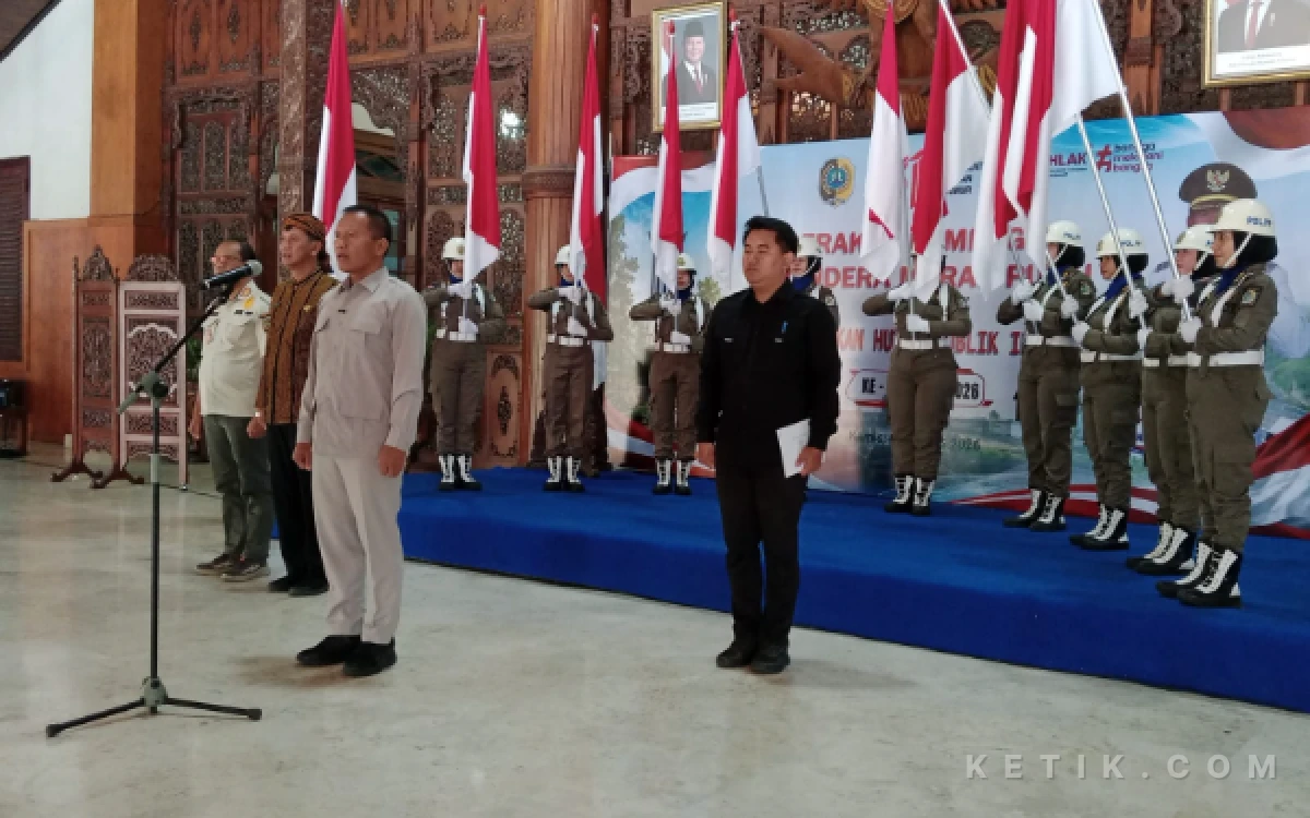 Thumbnail Berita - Plt Bupati Tulungagung Launching Gerakan Nasional Penyerahan Bendera Merah Putih
