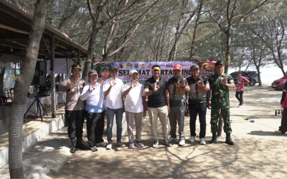 Foto Pembukaan Dandim Tuban Beach Open 2026 Woodball di Pantai Cemara Desa Sugihwaras, Kecamatan Jenu, Kabupaten Tuban, Senin 14 September 2026 (Foto: Ahmad Istihar/Ketik.com)