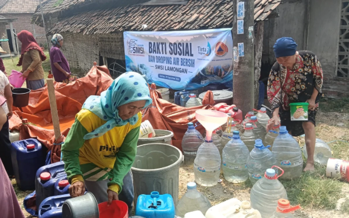 Thumbnail Berita - SMSI Lamongan Salurkan Air Bersih untuk Warga Terdampak Kekeringan di Kedungkumpul