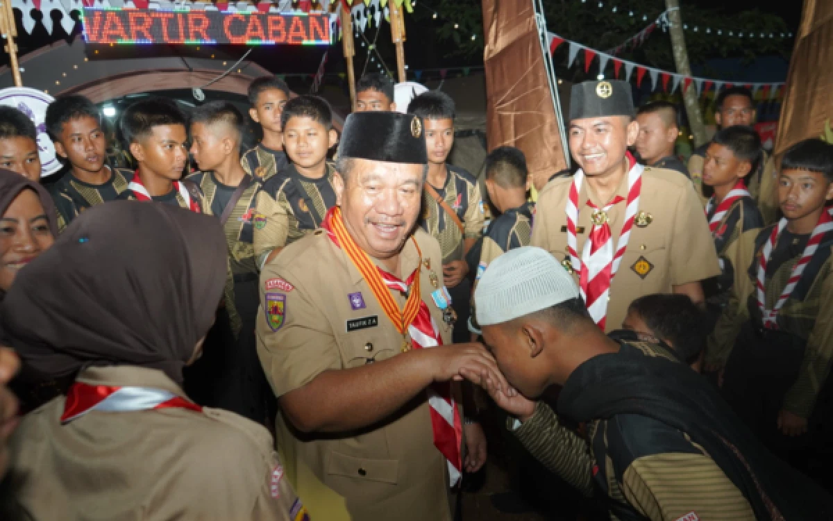 Thumbnail Berita - Bupati Asahan Terima Tanda Penghargaan Lencana Melati dari Ketua Kwarnas Gerakan Pramuka