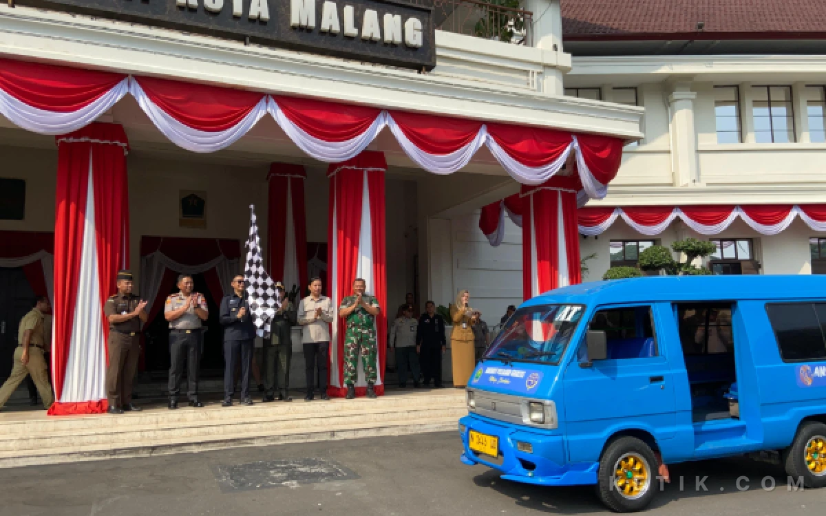 Thumbnail Berita - Wali Kota Malang Resmikan Angkutan Pelajar Gratis, 66 Armada Dilengkapi GPS dan Sopir Berpenampilan Sopan