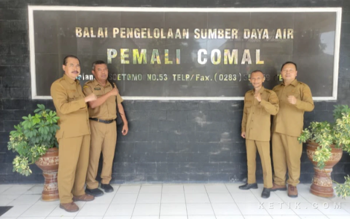 Thumbnail Berita - Gerak Cepat Bupati Paramitha, Tanggul Jebol 50 Meter di Wanasari Brebes Langsung Ditangani