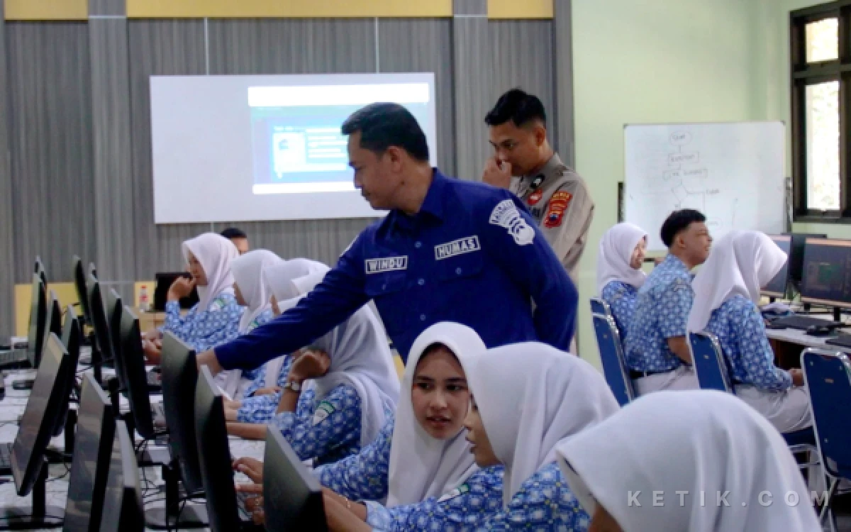 Thumbnail Berita - Polres Pemalang Bekali Ratusan Pelajar SMK dengan Literasi AI dan Bahaya Hoaks