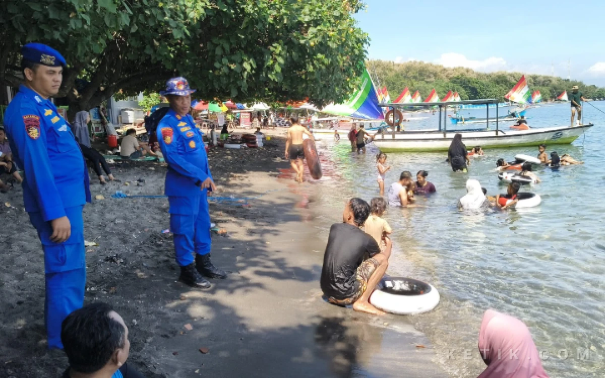 Thumbnail Berita - Momentum Libur Panjang, Pengamanan Wisata Bahari Pasir Putih Situbondo Diperketat