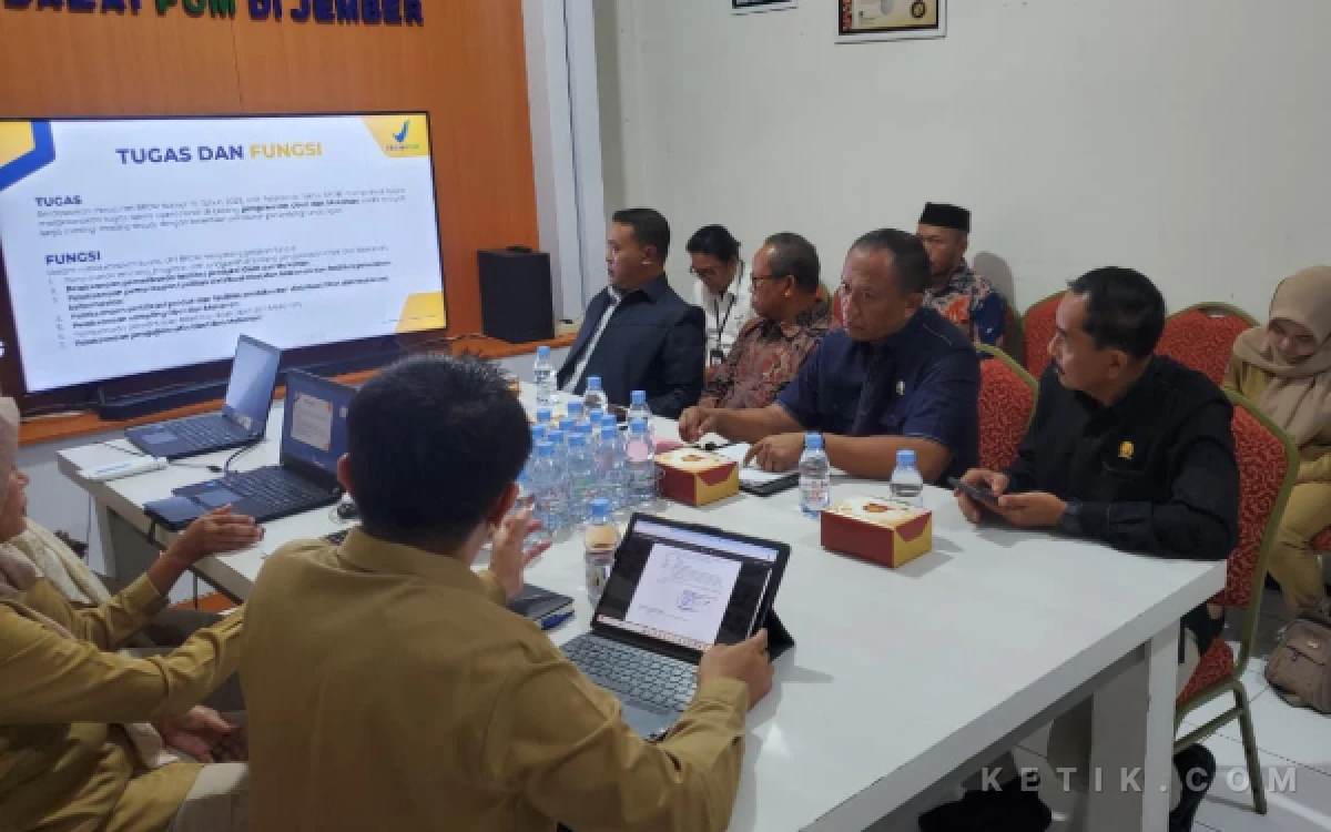 Thumbnail Berita - Komisi IV DPRD Situbondo Kunker ke BPOM Jember Bahas Produk Legal dan Ilegal Produk Kecantikan
