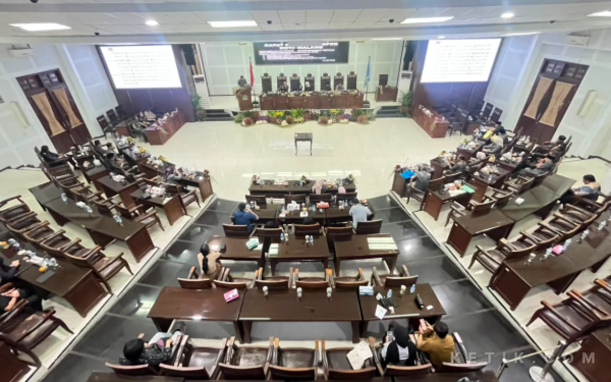 Thumbnail Berita - Paripurna APBD 2025 Memanas, 5 Fraksi DPRD Kota Malang Kompak Abstain