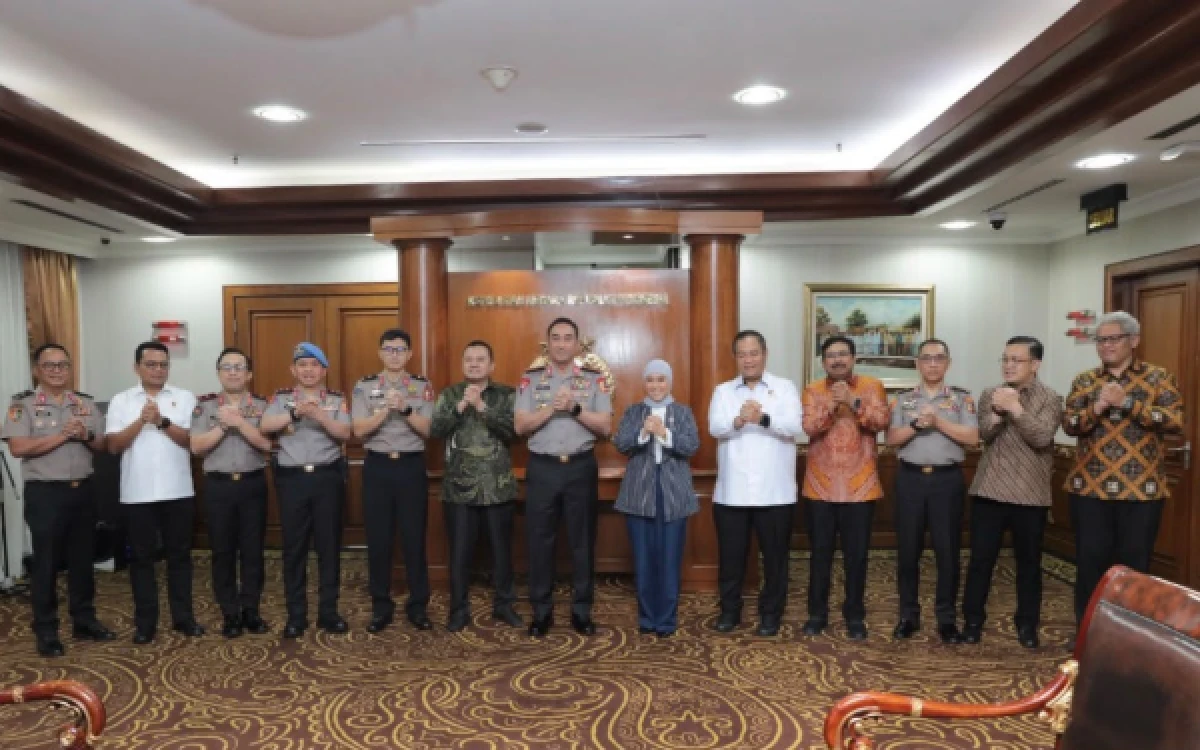 Thumbnail Berita - Kapolri dan Menkomdigi Perkuat Kerja Sama untuk Berantas Kejahatan Siber