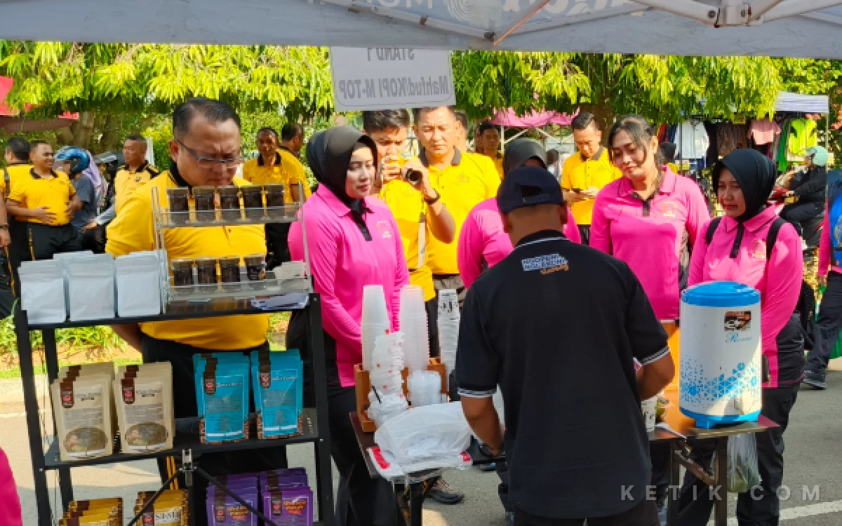 Thumbnail Berita - Peringati HUT Bhayangkara ke-80, Polres Pekalongan Gelar Bazar UMKM dan Olahraga Bersama