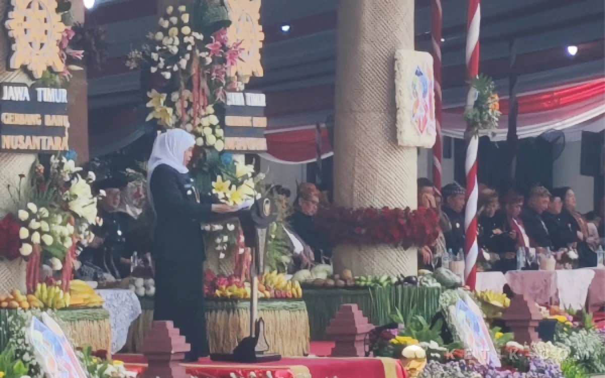 Thumbnail Berita - Kabar Baik di HUT ke-81 Jatim! Gubernur Khofifah Ungkap Angka Kemiskinan Ekstrem Turun Jadi 0,29 Persen