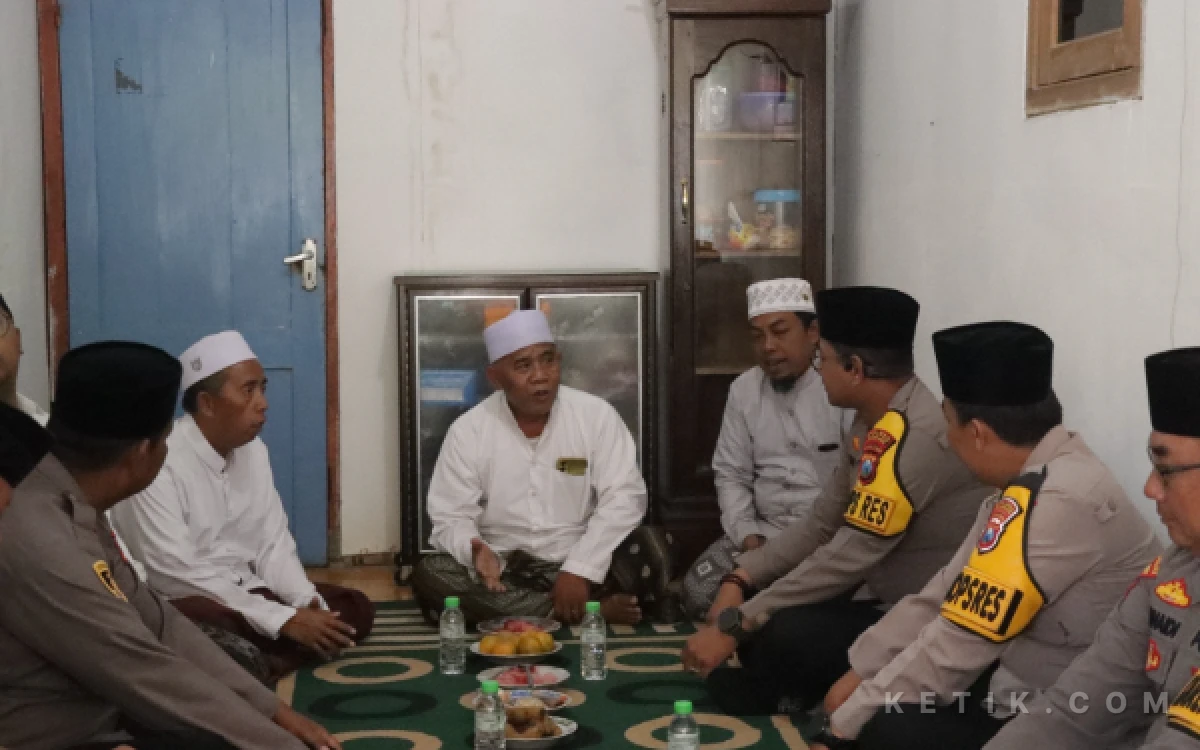 Thumbnail Berita - Perkuat Sinergi Kamtibmas, AKBP Anang Hardiyanto Silaturahmi ke Pesantren Gedangan Sampang