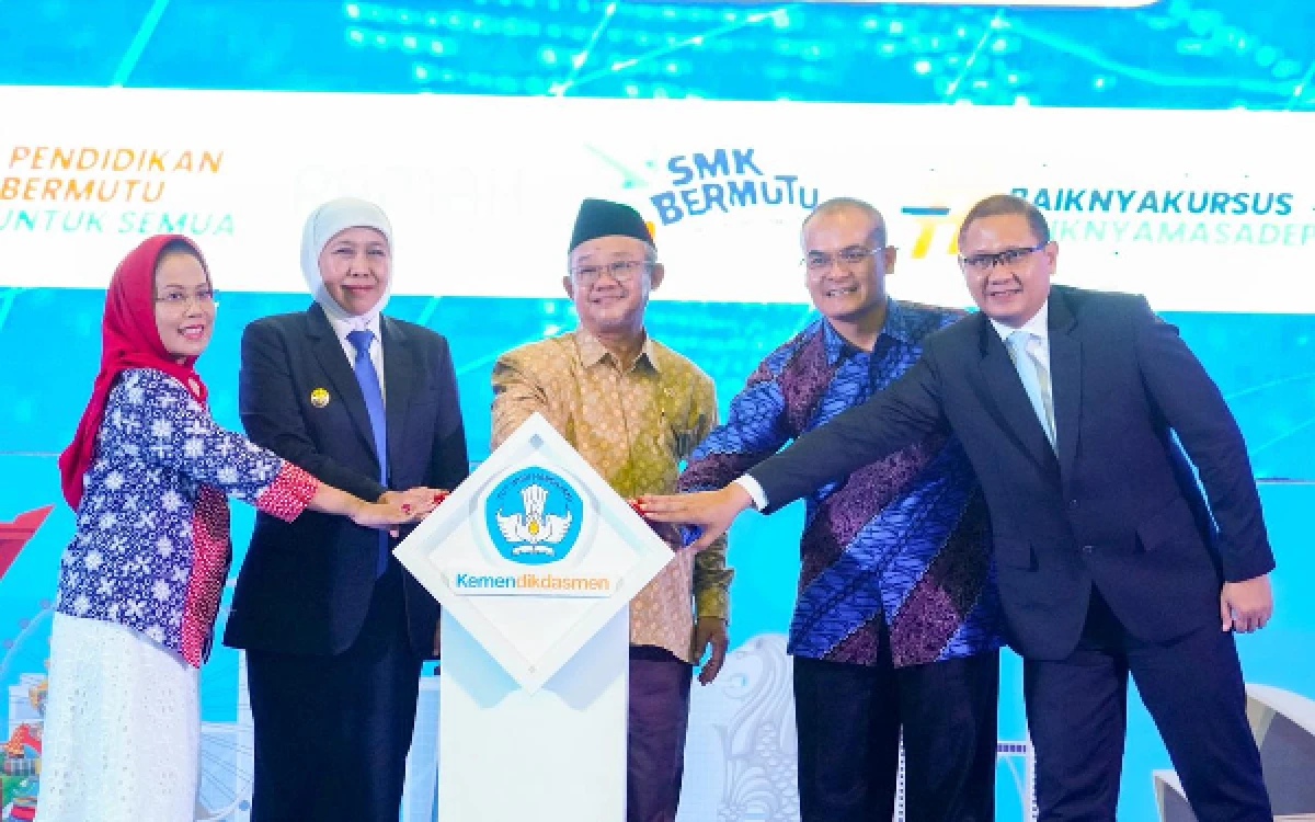 Thumbnail Berita - Kemendikdasmen Luncurkan Program SMK (3+1), Sekolah 3 Tahun Plus Setahun Pelajari Negara Tujuan Bekerja