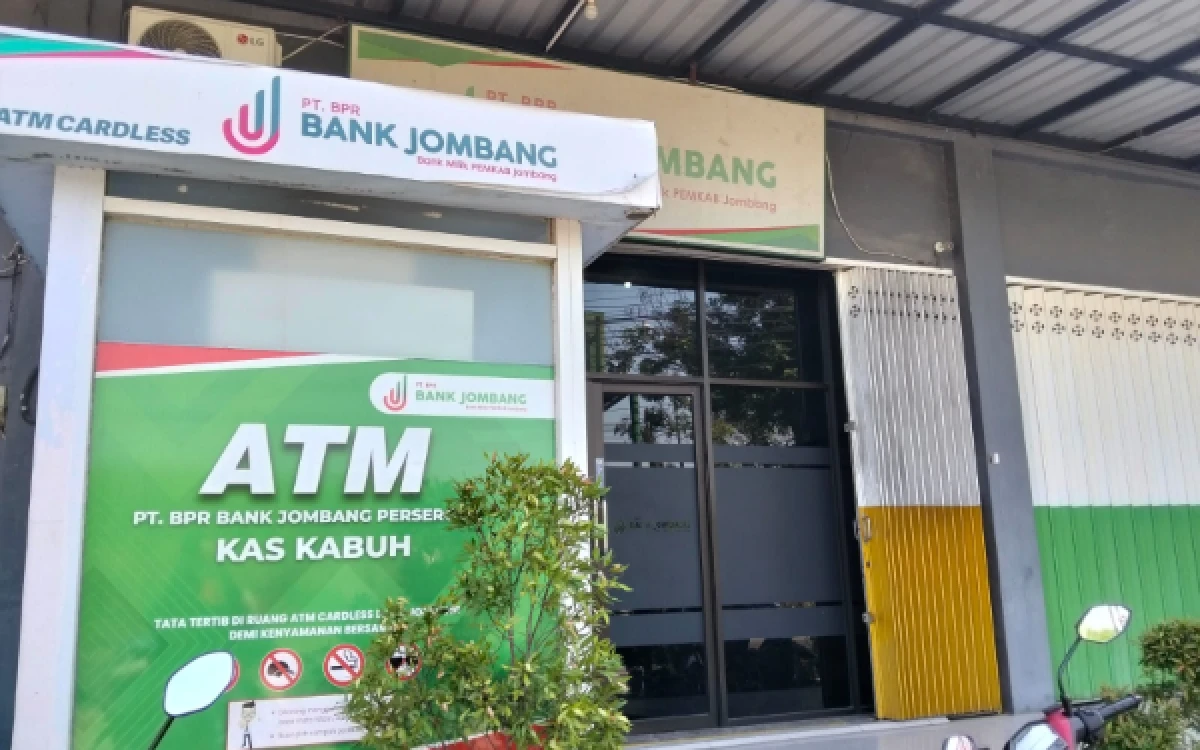 Thumbnail Berita - Bank Jombang Akui Kredit Rp70 Juta Tak Diterima Nenek Ngatini, Utang Tetap Jalan