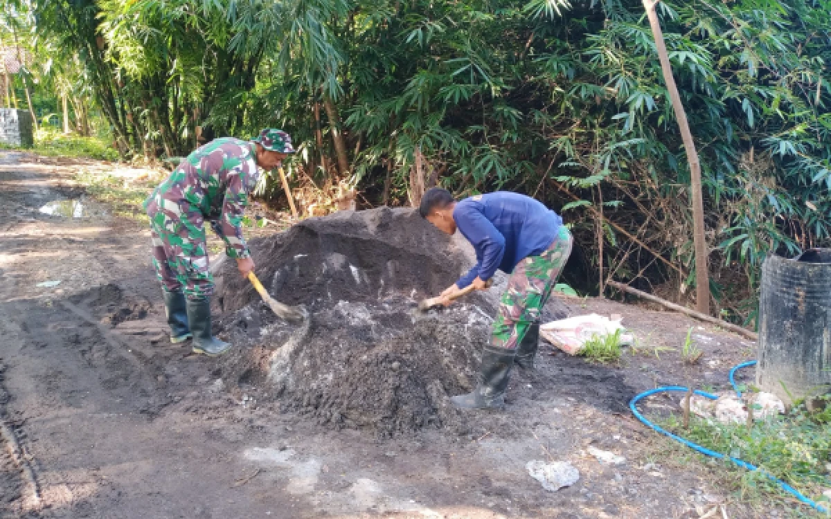 Thumbnail Pembangunan TPT Program TMMD ke-128 Kodim 0820 Probolinggo di Desa Brabe Capai 85 Persen