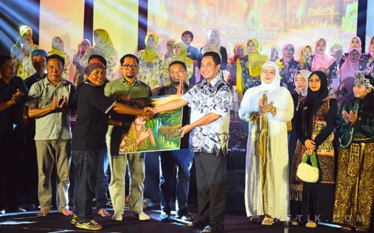 Thumbnail Berita - Amarta Dewi Rengganis Menggema di Bondowoso, Seni Budaya Jadi Benteng Karakter Generasi Muda