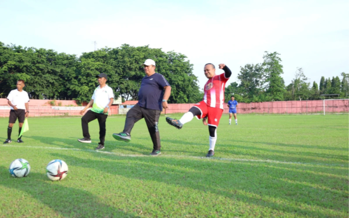 Thumbnail Berita - Bupati Asahan Resmi Buka Turnamen Sepak Bola HUT Ke-80 Bhayangkara