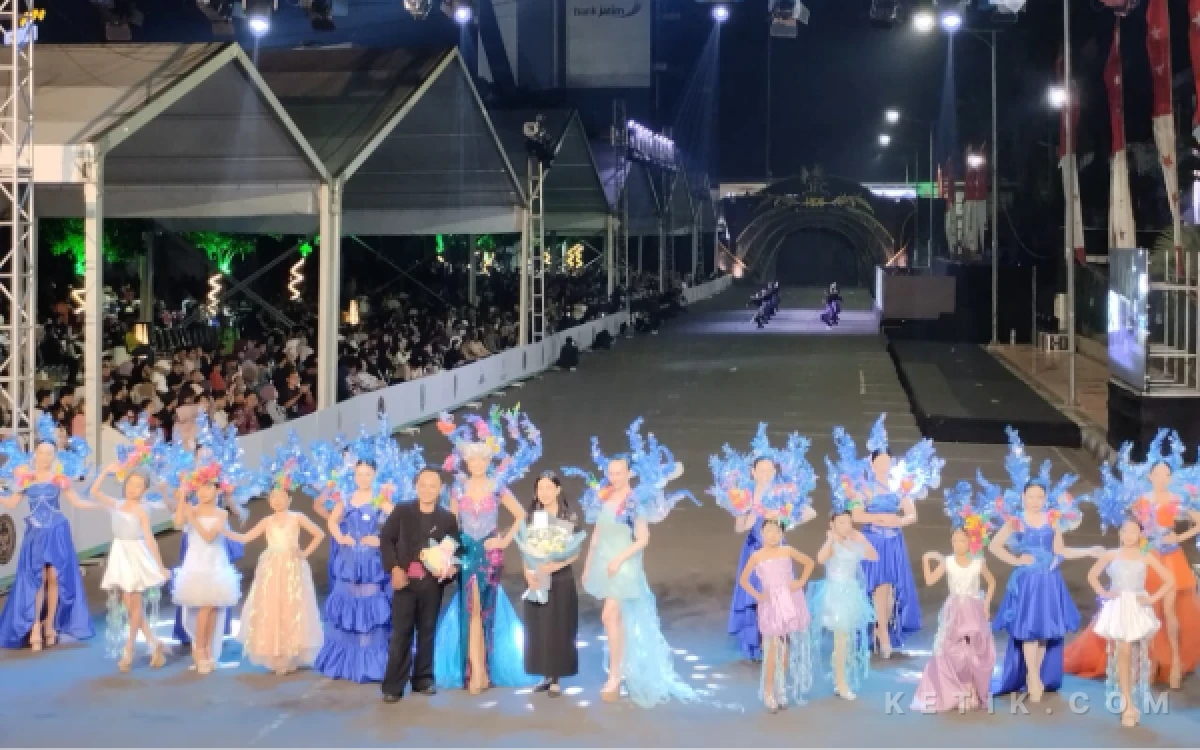 Thumbnail Artwear Carnival JFC 2026 Tuai Pujian, Penonton Terpukau dengan Kreativitas Kostum Desainer