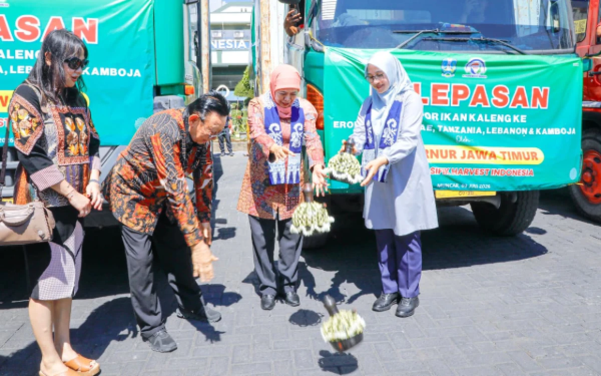 Thumbnail Berita - Gubernur Khofifah Lepas Ekspor 405 Ton Ikan Kaleng, Bukti Kepercayaan Pasar Global Terjaga