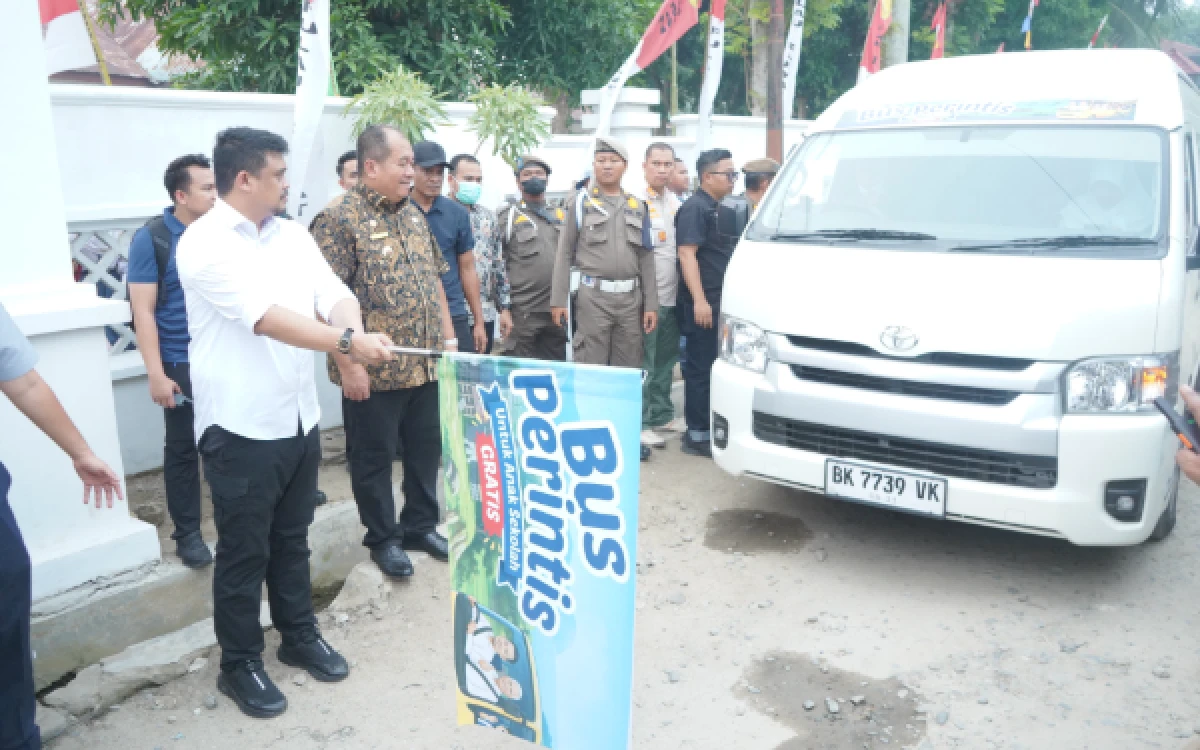 Thumbnail Berita - Bupati Asahan Ikuti Launching Bus Perintis di SMA Negeri 1 Pulau Rakyat