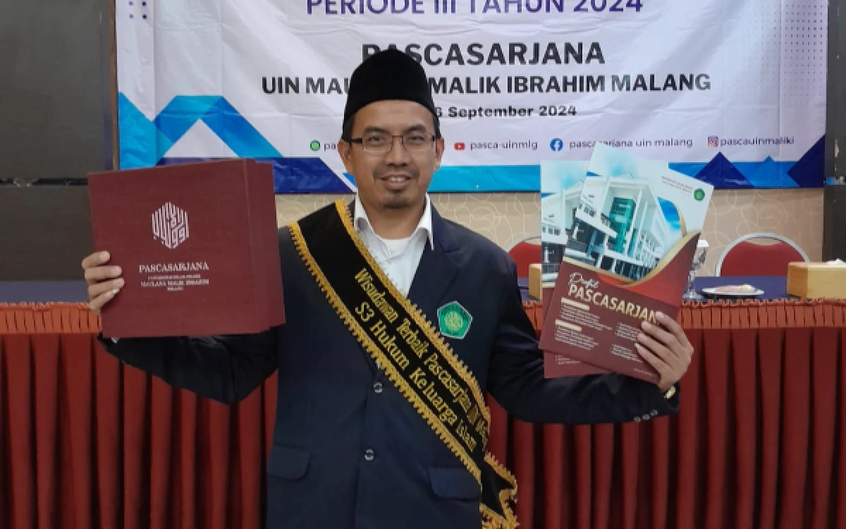Thumbnail Berita - Tuntaskan S3 Sambil Mengasuh Pesantren dan Mengajar di UIN Malang, Begini Cara Kiai Rouf Bagi Waktu