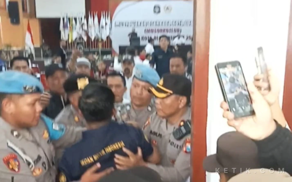Thumbnail Berita - Musorkotlub KONI Kota Blitar Gaduh, Cabor Sempat Tertahan di Pintu Masuk