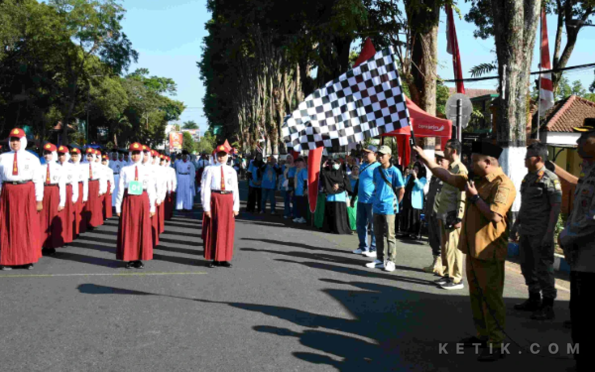 Thumbnail Berita - Semangat Merah Putih Menguasai Bondowoso! Ratusan Regu Pelajar Turun ke Jalan