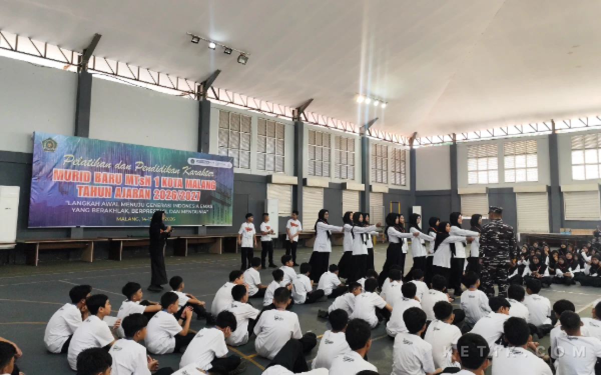Thumbnail Berita - Serba-serbi MPLS MTsN 1 Malang di Lanal Malang, dari Latihan PBB hingga Mimpi Siswa Jadi Prajurit TNI