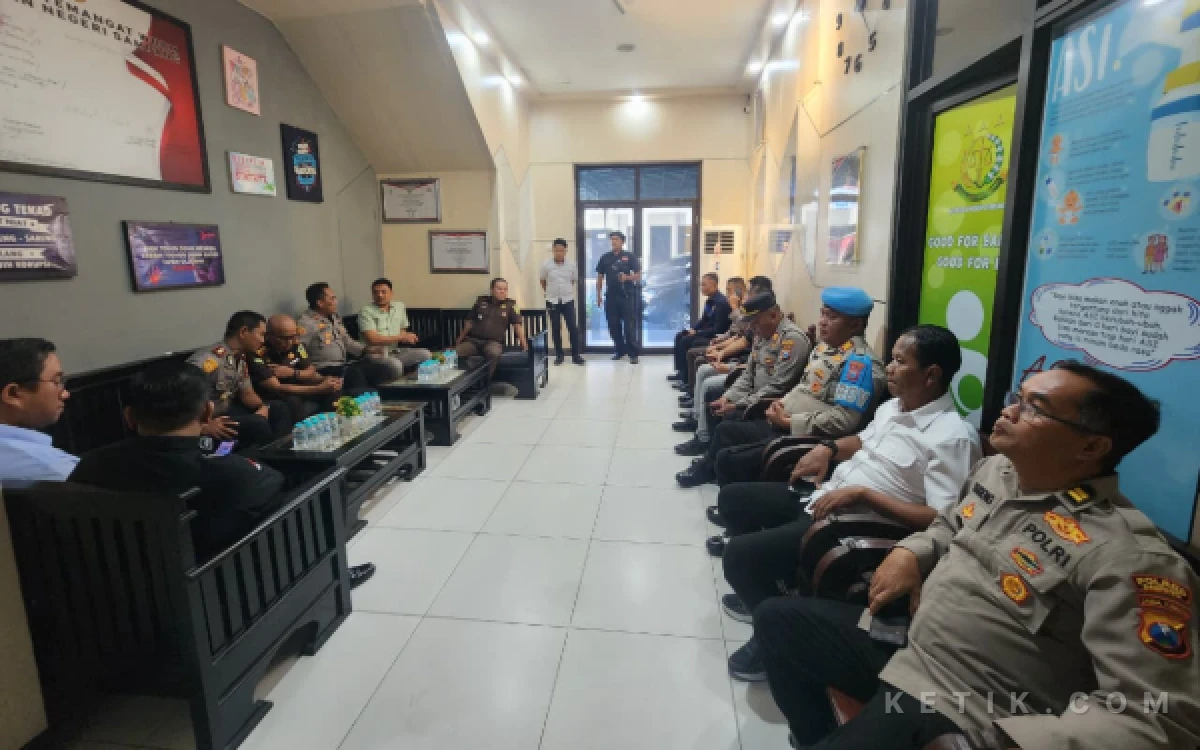 Foto Polisi silaturahmi ke Kejaksaan Negeri Sampang. Kamis. 16 Juli 2026 (Foto: Mat Jusi/Ketik.com)