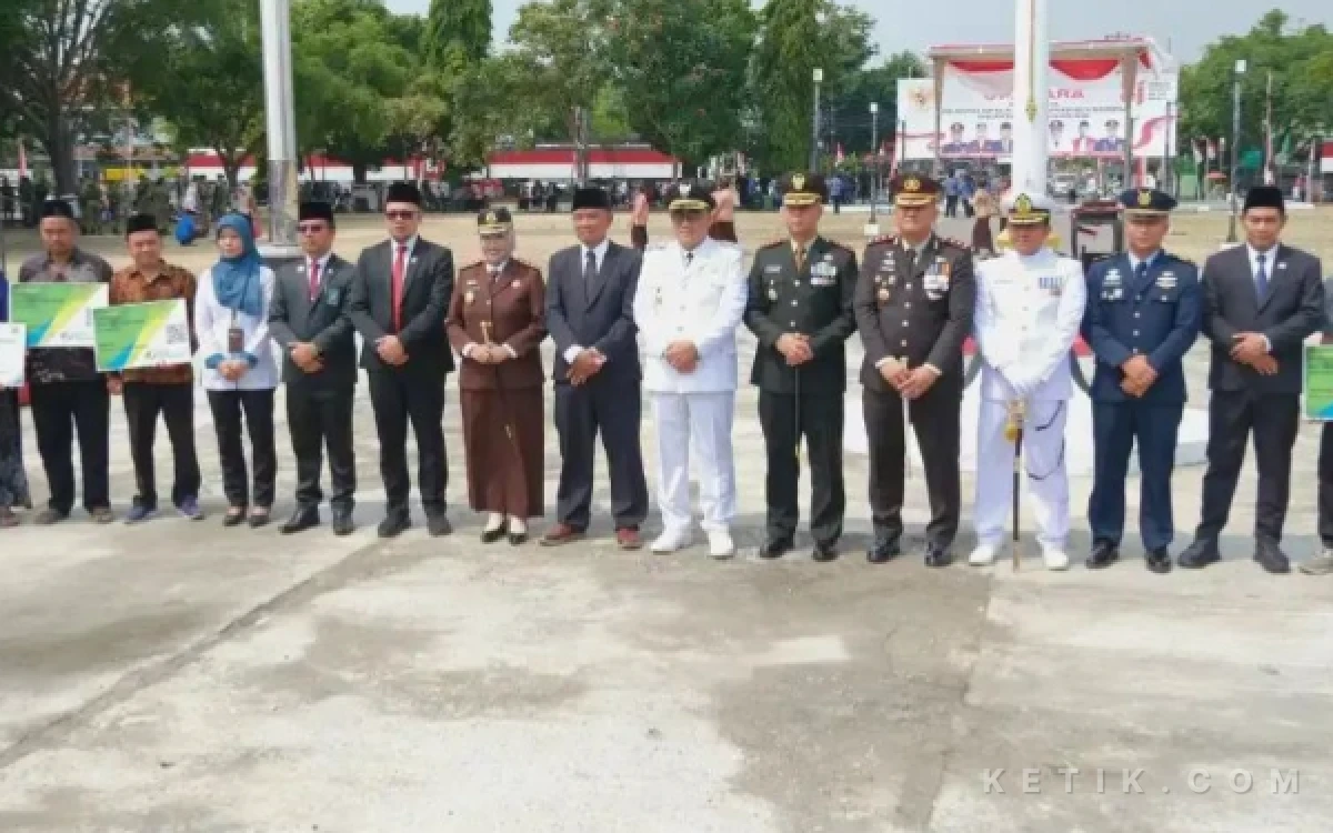 Thumbnail Berita - Upacara HUT Ke-81 RI di Pemalang Berlangsung Khidmat, Beragam Penghargaan dan Bantuan Disalurkan