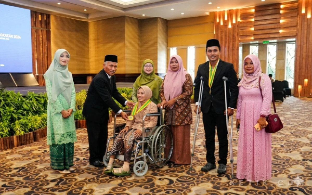Thumbnail Berita - Haflah Akhirussanah MAN 1 Tulungagung Penuh Haru, 29 Santri Tahfidz Terima Syahadah dan Beasiswa