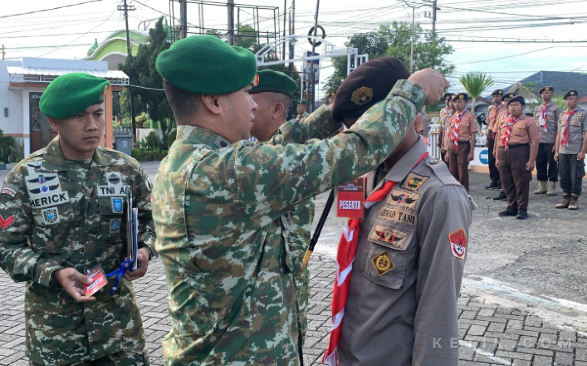 Thumbnail Berita - Wujudkan Generasi Muda Tangguh Menuju Indonesia Emas 2045, Dandim 0823/Situbondo Ajak Peserta Persami KKRI Disiplin