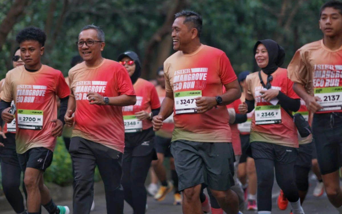 Foto SIER Mangrove Eco Run 3.0 diikuti 2.000 peserta. Mereka lari sambil menikmati keindahan alam. (Foto: Dok/SIER)