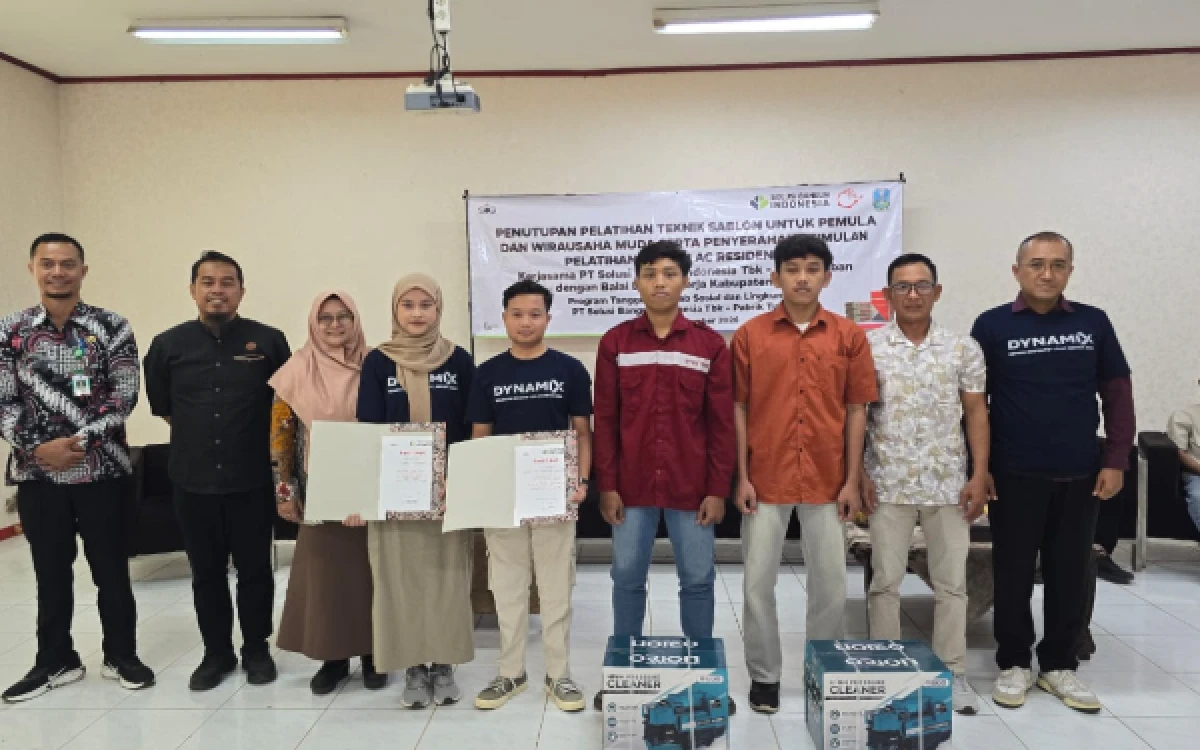 Thumbnail Berita - Intip Cara Solusi Bangun Indonesia Tuban Sulap Warga Sekitar Pabrik Jadi Pengusaha Jasa AC dan Sablon