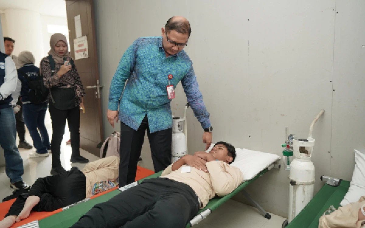 Thumbnail Berita - Di Tengah Perjuangan OPSI 2026, Kadindik Jatim Aries Agung Paewai Pastikan Kesehatan Peserta