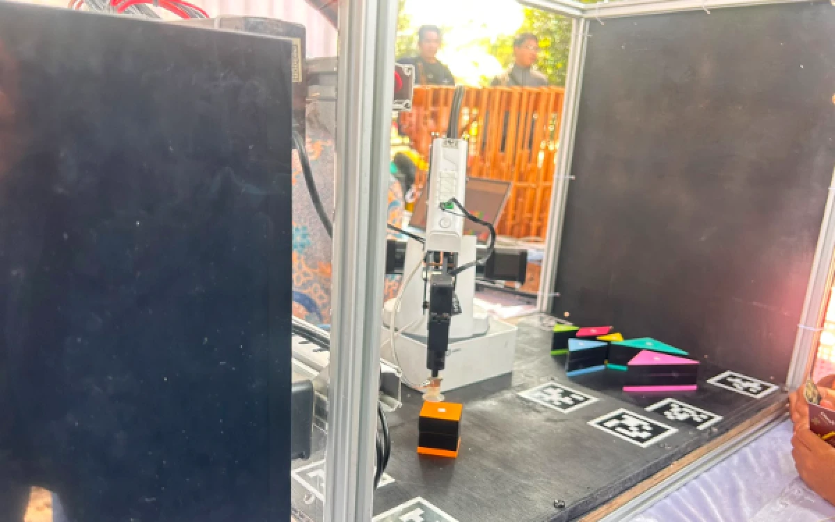 Thumbnail Berita - Mahasiswa ITB Kenalkan Tangram Robot dengan Konsep IoT