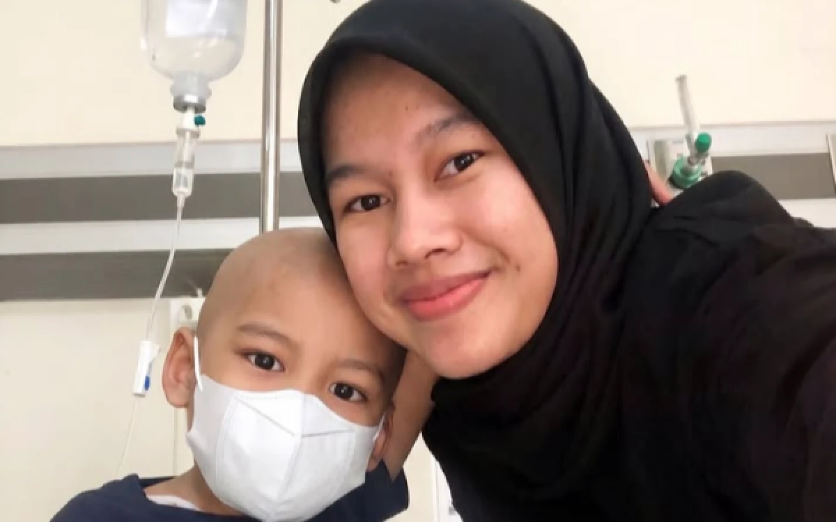 Thumbnail Berita - Anak 4 Tahun Asal Sumbar Lawan Leukemia Langka, Butuh Transplantasi Sumsum Tulang di Luar Negeri