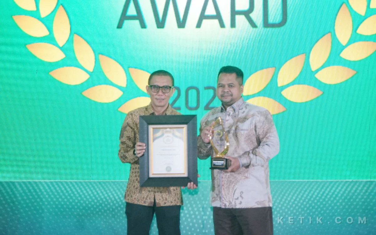 Thumbnail Berita - Dua Lembaga Nasional Beri Penghargaan, Bank Sampang Makin Eksis di Industri Syariah