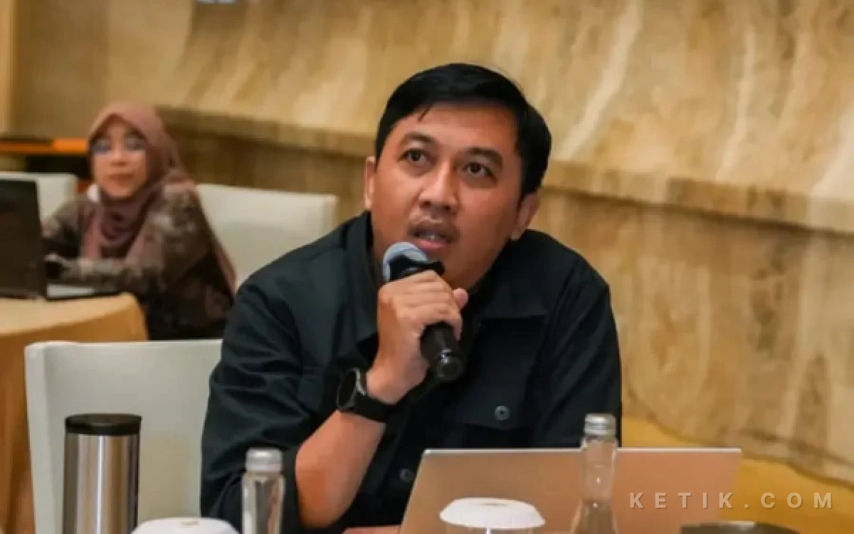 Thumbnail Berita - Investasi Tembus Rp1.010 Triliun, Ekonom Bongkar Pekerjaan Rumah Ekonomi Indonesia