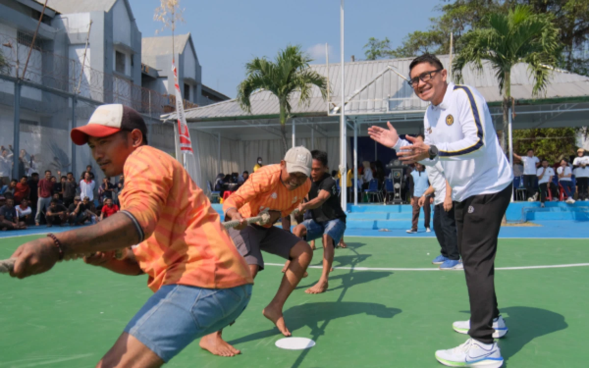 Thumbnail Berita - Porseni HUT Ke-81 RI di Lapas Malang Dibuka, Sportivitas Jadi Ajang Pembinaan
