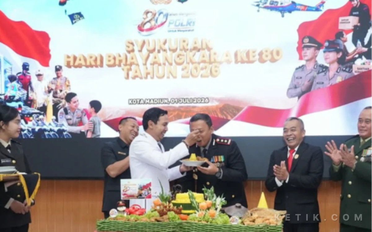 Thumbnail Berita - Hadiri Peringatan HUT Bhayangkara ke-80, Plt Wali Kota Madiun Harap Kolaborasi Pemkot dan Polres Terus Diperkuat