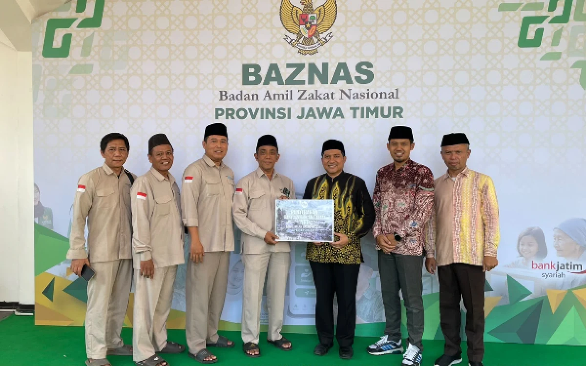 Thumbnail Berita - Jamaah Masjid Al-Akbar Surabaya Donasikan Rp7 Juta untuk Korban Bencana di NTT