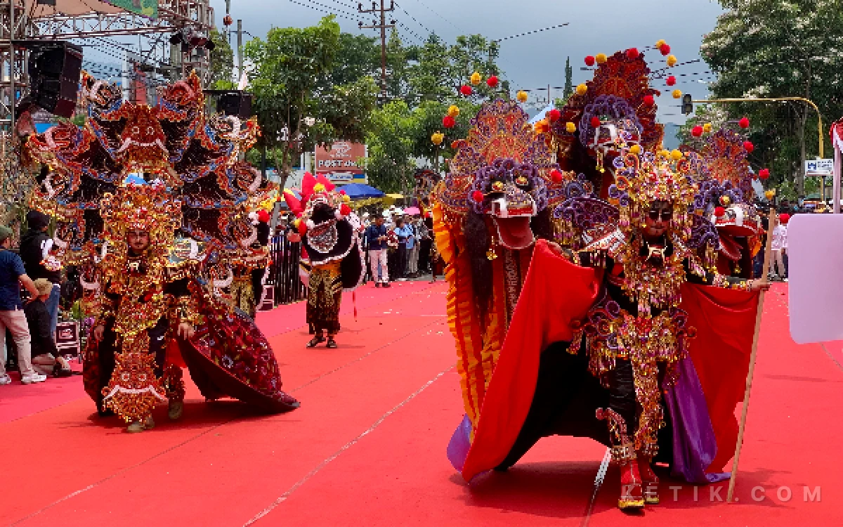 Thumbnail Berita - Batu Art Flower Carnival 2026 angkat Budaya Lokal, 38 Kontingen Siap Hiasi Jalanan Kota Batu