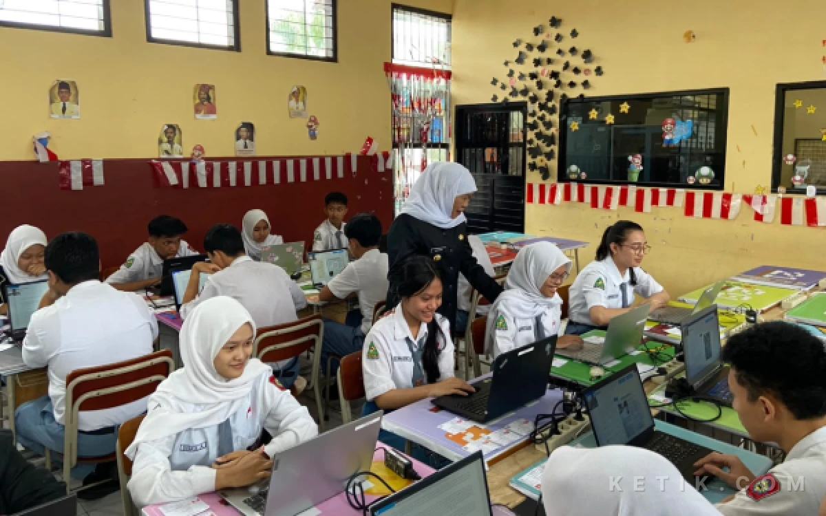 Thumbnail Berita - Gubernur Khofifah Pastikan TKA SMKN 8 Malang Lancar, Minta Genset Disiapkan untuk Antisipasi Blackout!