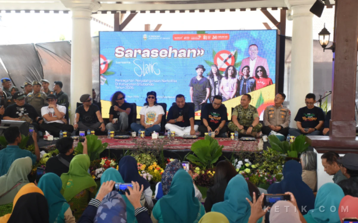 Thumbnail Berita - Bersama Bupati Situbondo, Slank Kampanyekan Antinarkoba di Pendopo Pate Alos Besuki