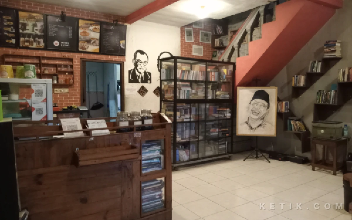Thumbnail Berita - Oase Cafe and Literacy, Tempat Nongkrong Favorit Pecinta Buku di Kota Malang